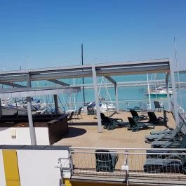 Hotel Yacht Wellness & Business Siófok - Medence/kert