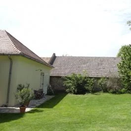 Sárffy Uradalmi Vendégház, Dörgicse - Medence/kert