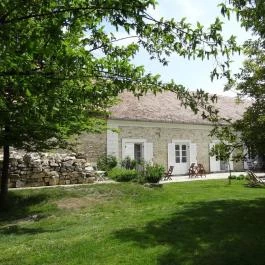 Sárffy Uradalmi Vendégház, Dörgicse - Medence/kert