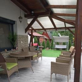 Sirály Apartman, Hajdúnánás - Medence/kert