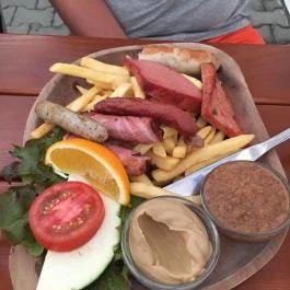 Öreg Favágó Kocsmája Tarján - Étel/ital