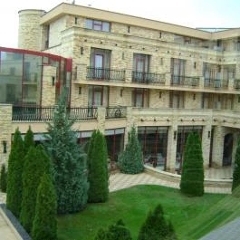 Hotel Kapitány Superior Wellness Sümeg - Medence/kert