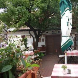 Öreg Prés Étterem, Mór - Külső kép