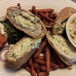 Halascsárda Panzió, Akasztó - Vendéglátás