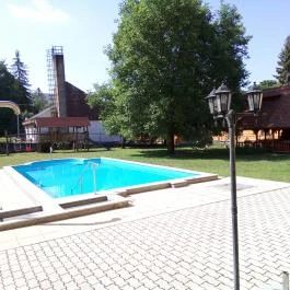 Villa Park Panzió Szilvásvárad - Medence/kert