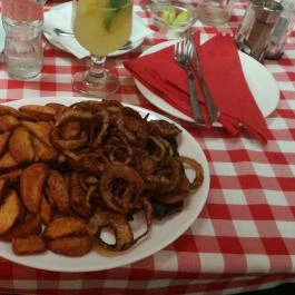 Red Lion Étterem és Pub Szentendre - Étel/ital