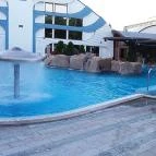 NaturMed Hotel Carbona Hévíz - Medence/kert