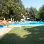 Wellness Hotel Szindbád Balatonszemes - Medence/kert