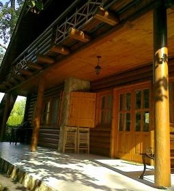 Vízparti Rönkfaház 