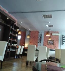 Bor & Bazsalikom Pizzeria, Étterem