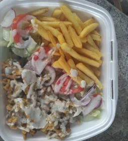 Bor & Bazsalikom Pizzeria, Étterem