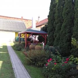 Kert Panzió, Sárospatak - Medence/kert