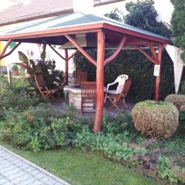 Kert Panzió, Sárospatak - Medence/kert