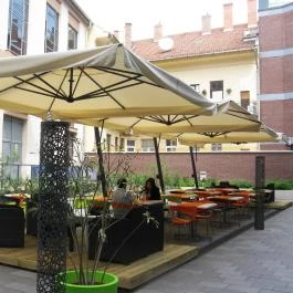 Art Hotel Szeged, Szeged - Medence/kert