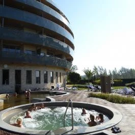 Spirit Hotel Thermal Spa Sárvár - Medence/kert