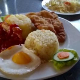 V8 Vendéglő Cece - Étel/ital