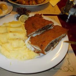 Tonett Pub Étterem & Pizzéria, Budapest - Étel/ital