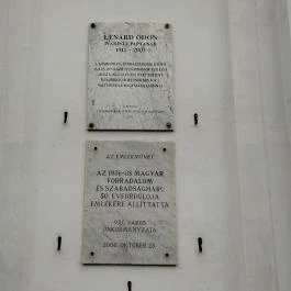 1956-os emlékmű Vác - Egyéb