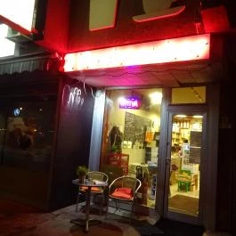 2 Kockacukor Budapest - Külső kép