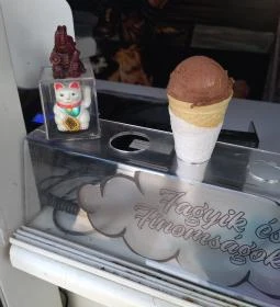 4 Évszak Fagyizó és Kávézó