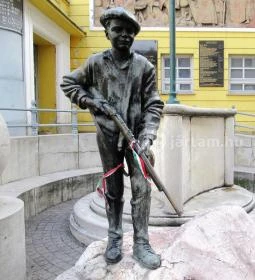 Az 56-os pesti srác emlékműve