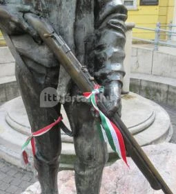 Az 56-os pesti srác emlékműve