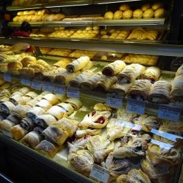 Adrián Pékség - József körút Budapest - Étel/ital