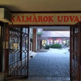 Adullám Kávézó Vác - Külső kép