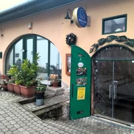 Adullám Kávézó Vác - Külső kép