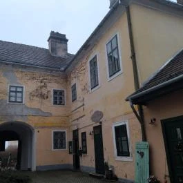 Adullám Kávézó Vác - Külső kép