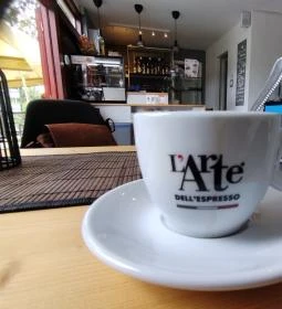 AmitmA Büfé-Kávézó-Söröző