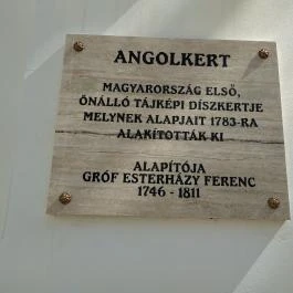 Angolkert, Tata - Egyéb