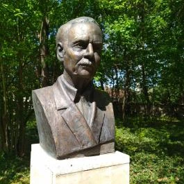 Angolkert, Tata - Egyéb