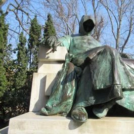 Anonymus szobra Budapest - Egyéb