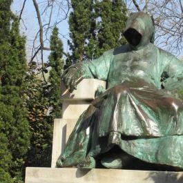 Anonymus szobra Budapest - Egyéb