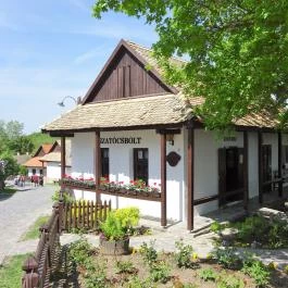 Antaludvar, Hollókő - Külső kép