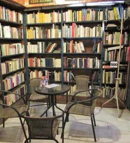 Antik Art Café Antikvárium & Kávézó