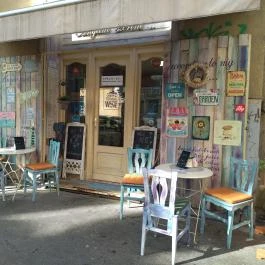 Anyám Szerint, Budapest - Külső kép