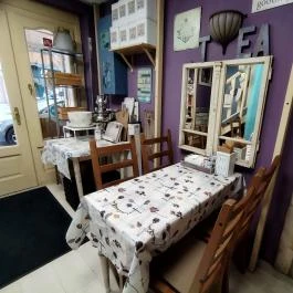 Anyám Szerint, Budapest - Belső