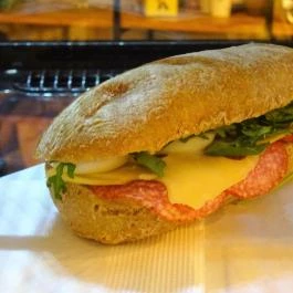 Apricot Coffee Budapest - Étel/ital