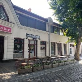 Apropó Kávézó Cegléd - Külső kép