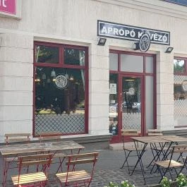 Apropó Kávézó Cegléd - Külső kép