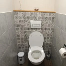 Apropó Kávézó Cegléd - Mosdó