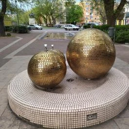 Arany gömb ivókút Makó - Egyéb