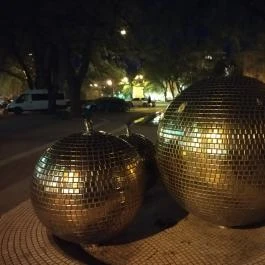 Arany gömb ivókút Makó - Egyéb