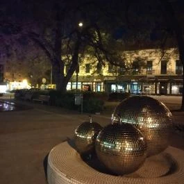 Arany gömb ivókút Makó - Egyéb