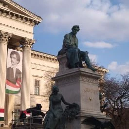 Arany János szobor Budapest - Egyéb