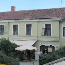 Arany Strucc Cukrászda, Kőszeg - Külső kép