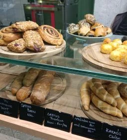 Aranyom Kávézó és Deli
