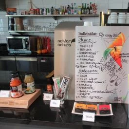 Aréna Bar, Alsópáhok - Egyéb